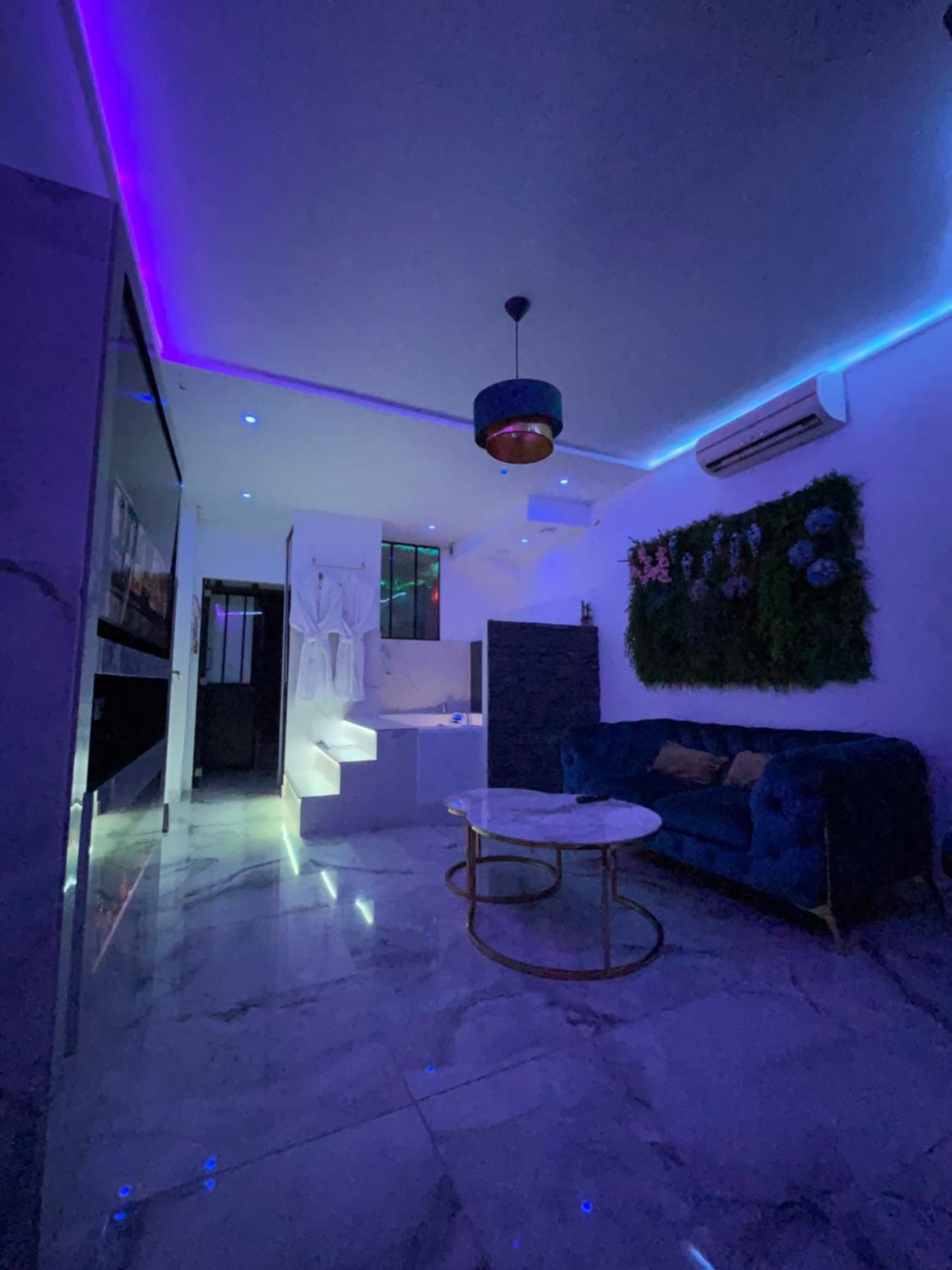 Le Blue Aubervilliers Exterior foto